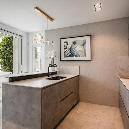 Puente Sea View Apartment Marbella
