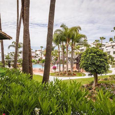 Puente Sea View Apartment Marbella